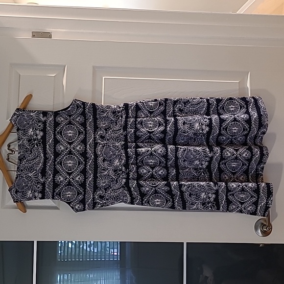 Sleeveless dress - Picture 4 of 4